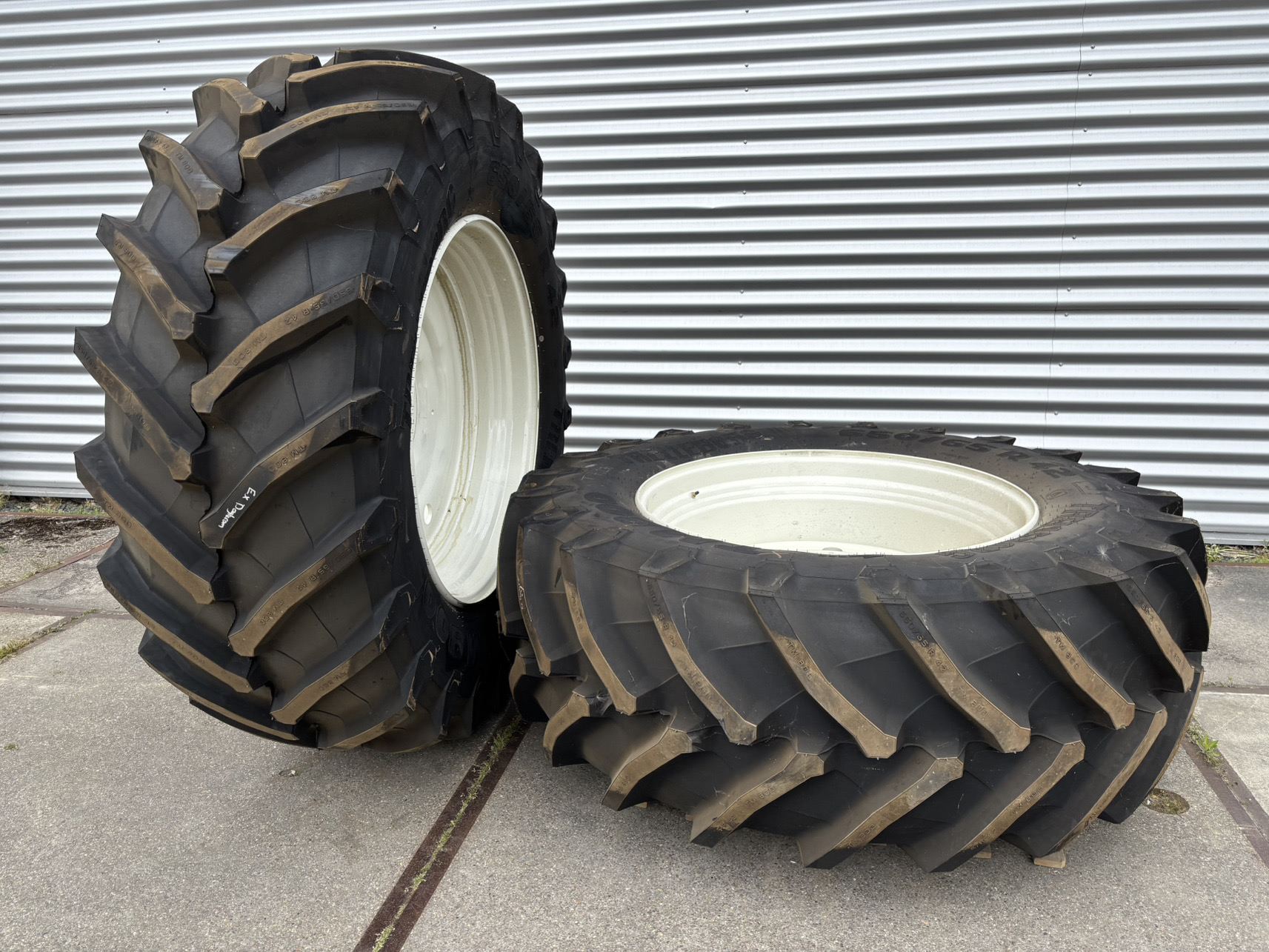 _Trelleborg-650-65R42-1.jpg