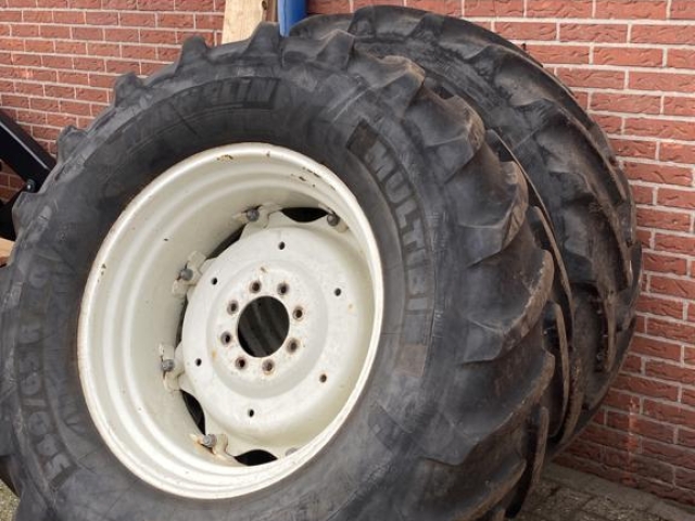 108801_108801-Michelin-54065R30-1.jpg