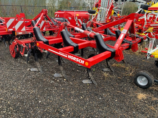 110413_Horsch-Terrano-3FX-M10-Cultivator-110413-1.jpg