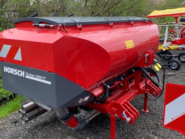 110540_Horsch-Partner-200-FT-fronttank-110540.jpg