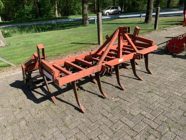 111805_Evers-11-tands-cultivator-111805.jpg