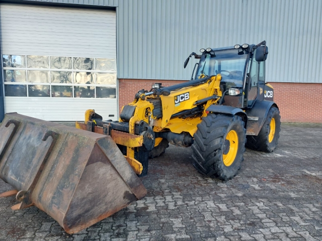 112710_JCB-TM310-S-Shovel-112710-1.jpg