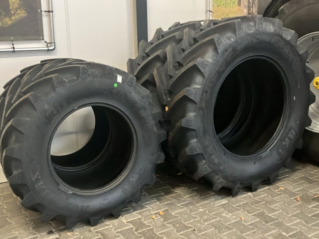 112979_Set-nieuwe-BKT-banden-54065R28-en-65065R38-112979-1.jpg