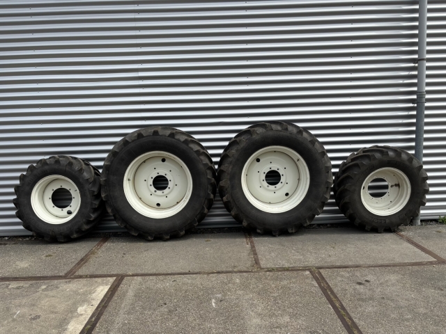 113267_Michelin-540-65R34-en-440-65R24-1.jpg