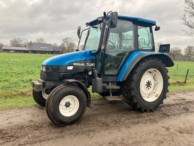 2202_New-Holland-TL-80-2wd.jpg