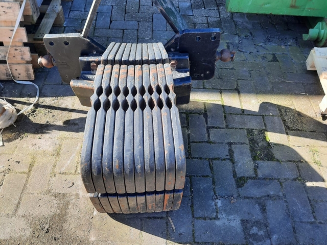 _600kg-frontgewicht-24-4-23-1.jpg