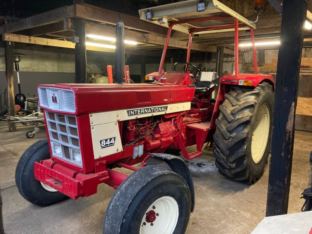 _Case-IH-International-844.jpg