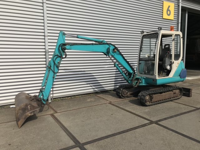 _Komatsu-PC30-7.jpg