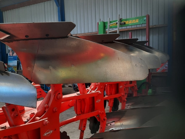 _Kuhn-ploeg-type-121-4-schaar.jpg
