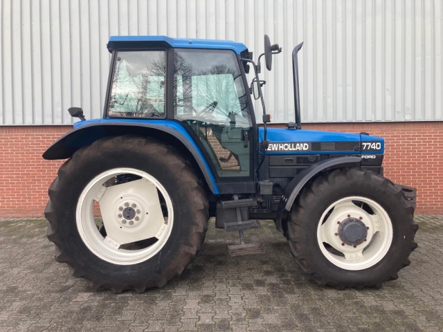 _New-Holland-Ford-7740.jpg
