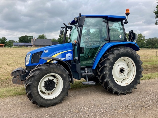 _New-Holland-T5050.jpg