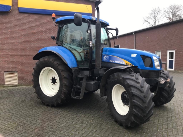 _New-Holland-T6080-RC.jpg