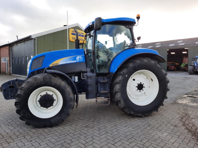 _New-Holland-T6090-PC.jpg