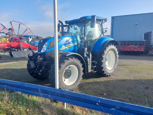 _New-Holland-T7-210-12-11-24-1.jpg