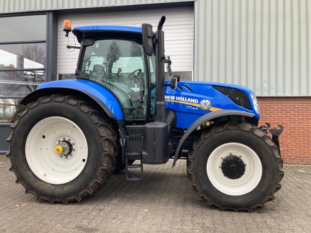 _New-Holland-T7-215S.jpg