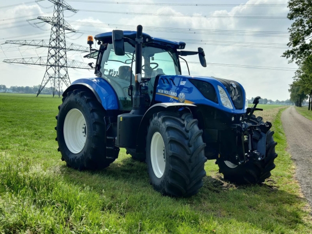 _New-Holland-T7-230-28-5-24-1.jpg