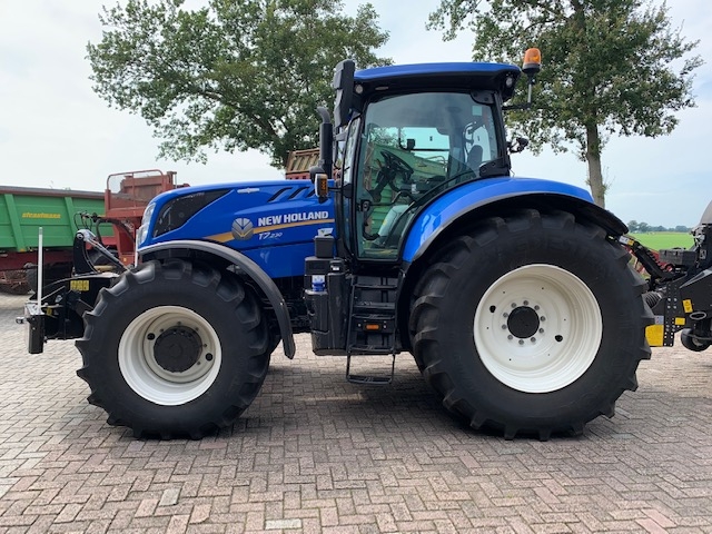 _New-Holland-T7-230-AC-DEMO.jpg