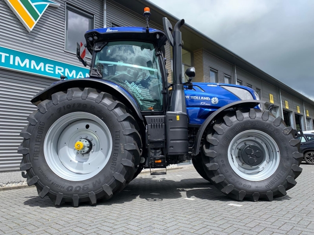 _New-Holland-T7-300-28-6-24-1.jpg