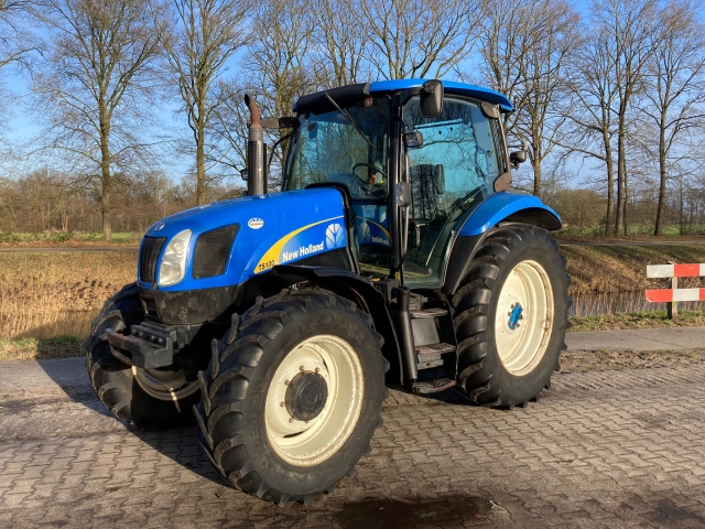 _New-Holland-TS100A-Delta.jpg