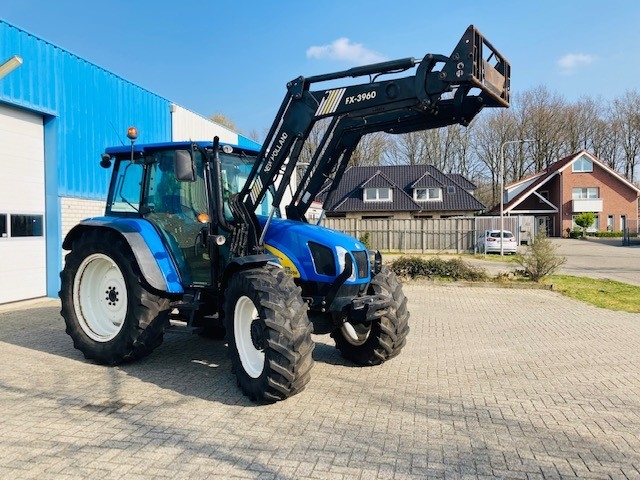 _Newholland-T5050-Dual-command-voorlader.jpg